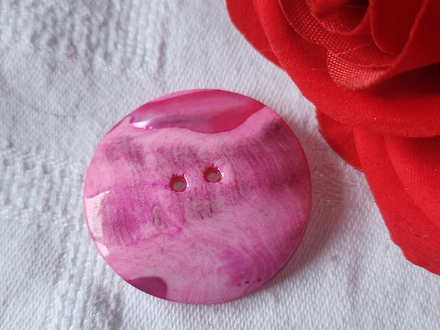 Enorme bouton vintage en nacre rose flashy incurvé 3,6 cm D5O