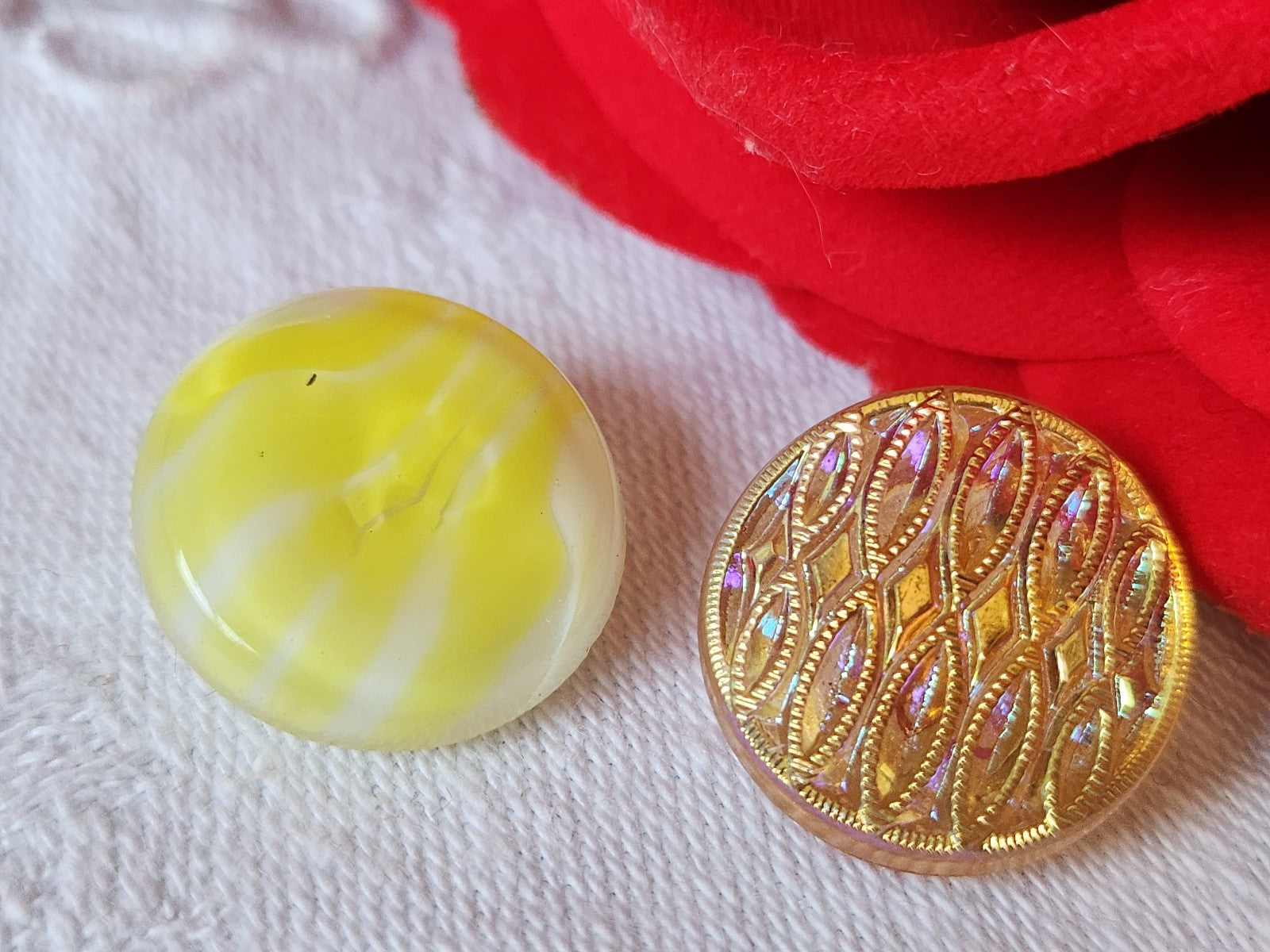 Duo boutons anciens en verre vintage jaune et orange  1,7 cm G17L