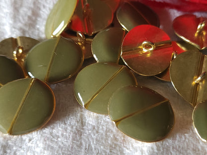 Lot 6 boutons vintage en métal vert kaki doré ovale pied 1,2 sur 1,4 cm ref 5327