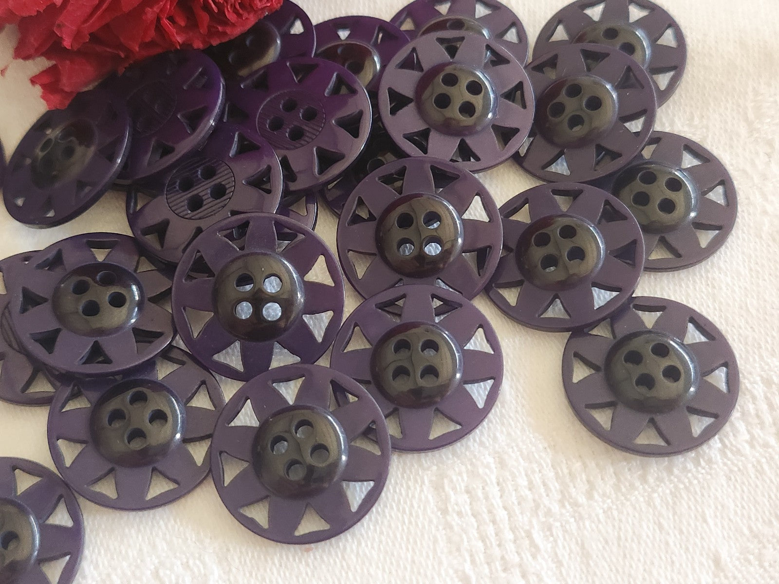Lot 12 boutons bicolore ajouré violet  deux tons diamètre 2 cm ref 890