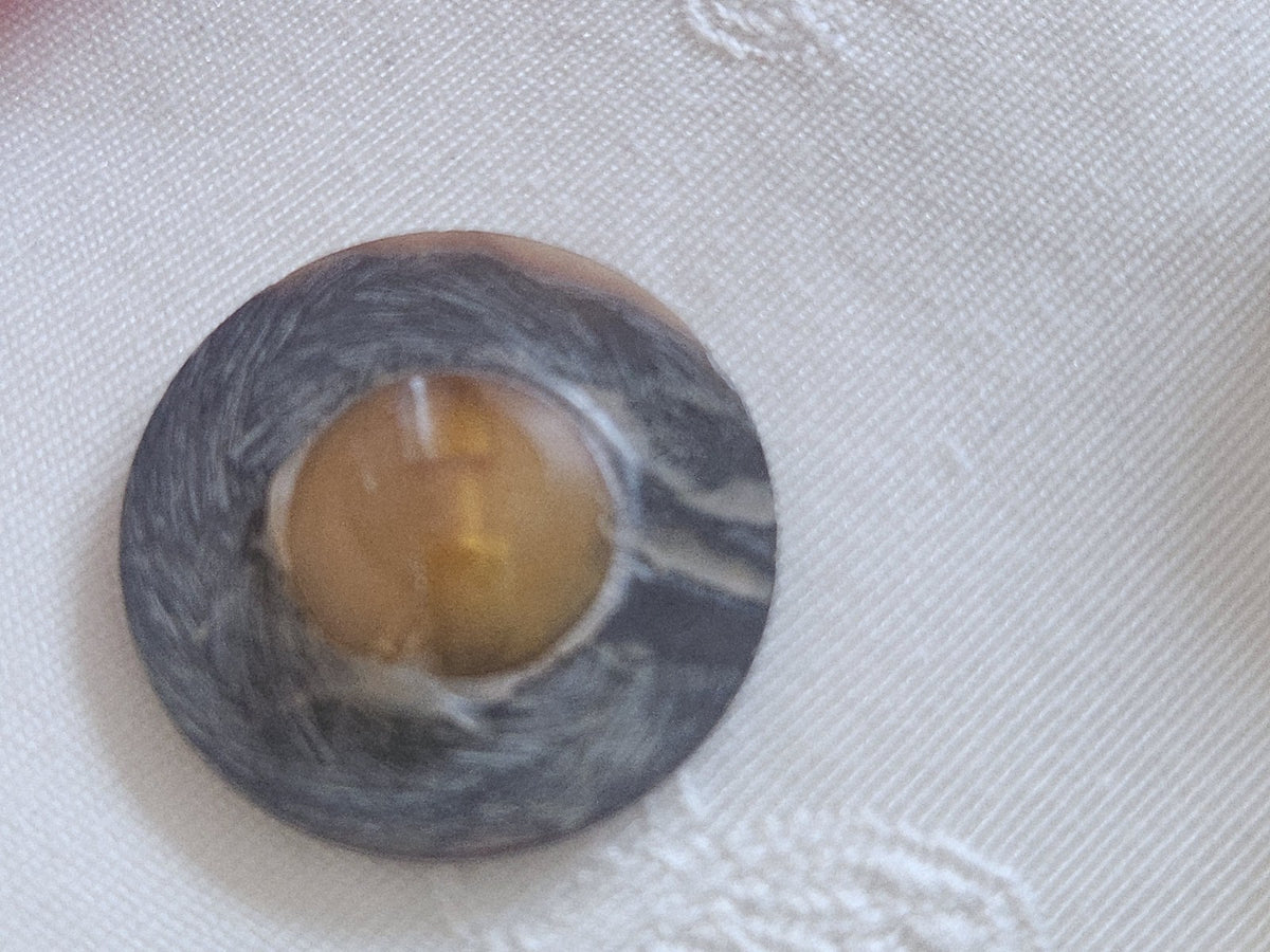 Gros bouton en nacre travaillé pied 2,8 cm ou 28 mm  ancien vintage G3C