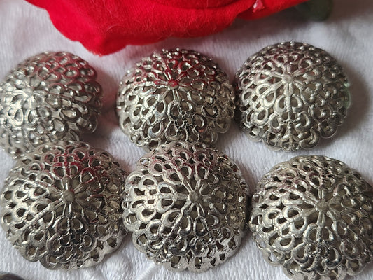 Lot 6 gros boutons vintage métal dentelle filigrame  2,5 cm ref 508
