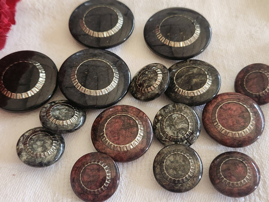 Lot 15 boutons vintage panaché pied inclusion 1,7 à  2,8 cm ref 865