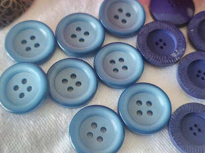 Lot 16 boutons vintage bleu trous 2 serie 1,7 cm ref 6142