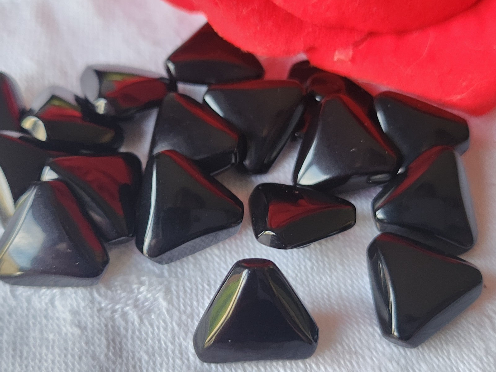 Lot 15 boutons vintage noir triangle  1,4 cm pied lumineux  ref 3935