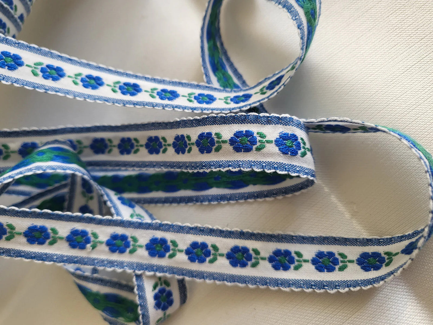 Galon fleur blanc bleu shabby champêtre vintage 3 mètres sur 1,6 cm A2