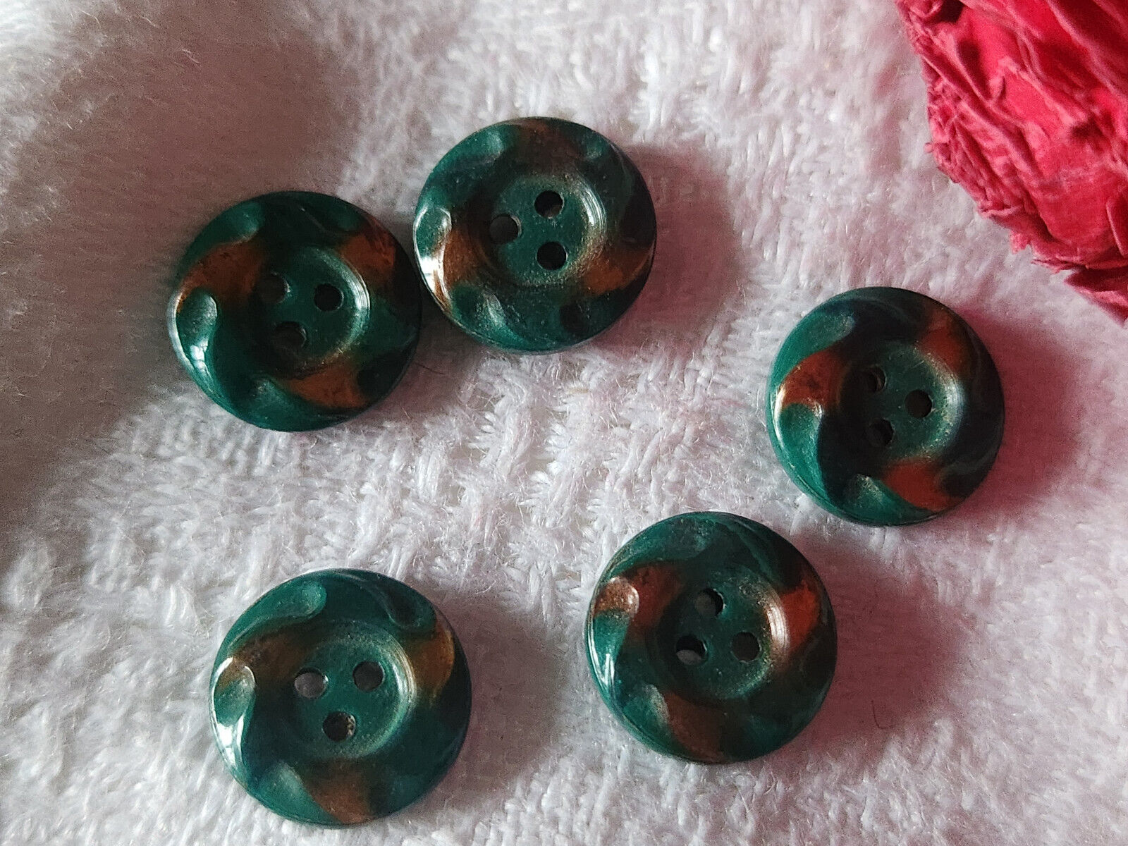 Lot 5 minuscules boutons anciens en celluloid vert 1 cm G15E