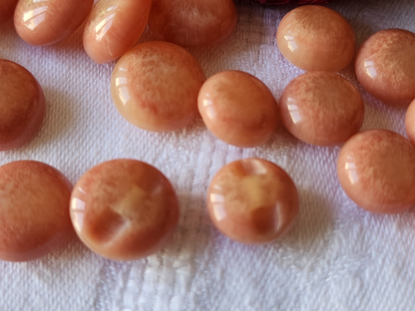 Lot 18 boutons vintage rose moucheté 2 series 1,2 et 1,4 cm ref 5337