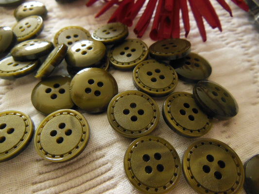 Lot 20 petits boutons vintage vert pourtour chainette 4 trous 1,4  cm ref 128