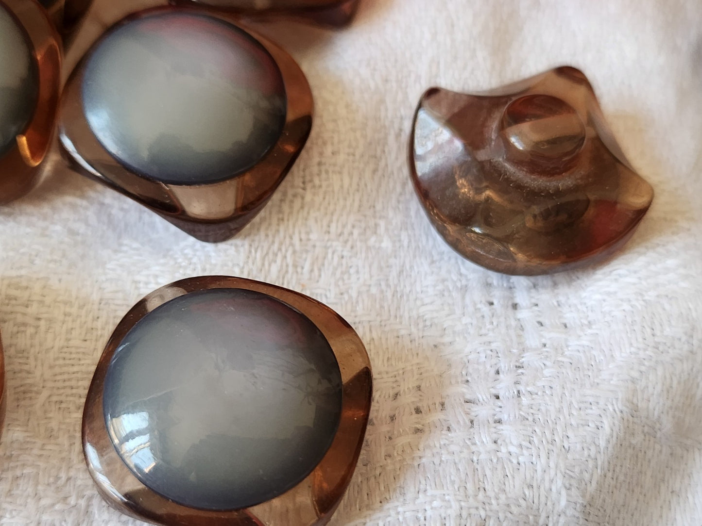 Lot 6 boutons vintage carré gris bord transparent pied 2 cm ref 6078