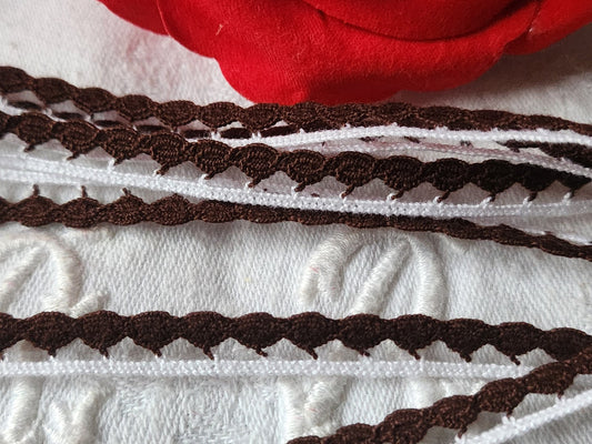 Dentelle vintage bicolore bordure marron blanc  coton 5 métres sur 0,8 cm A3