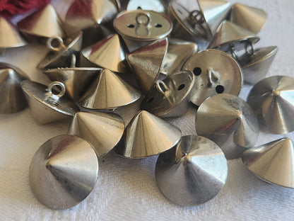 Lot 6 boutons vintage en métal argenté dome pyramide pied 1,7 cm ref 575