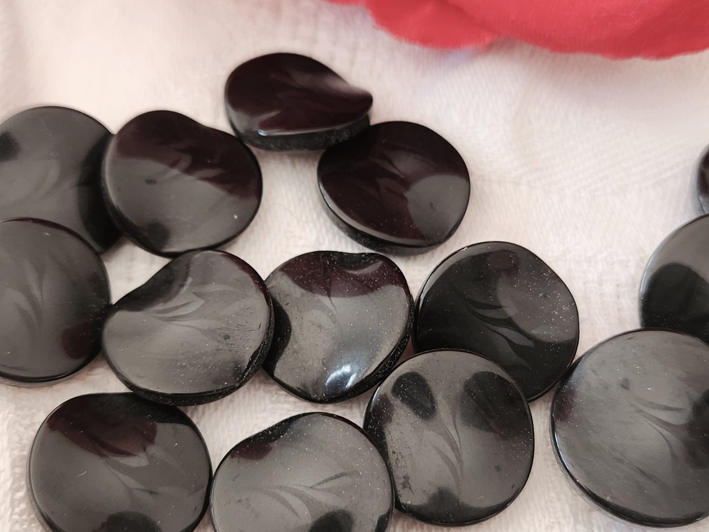 Lot 16 boutons vintage gris noir incurvé  1,5 et 1,7 cm (5 boutons) ref 3878