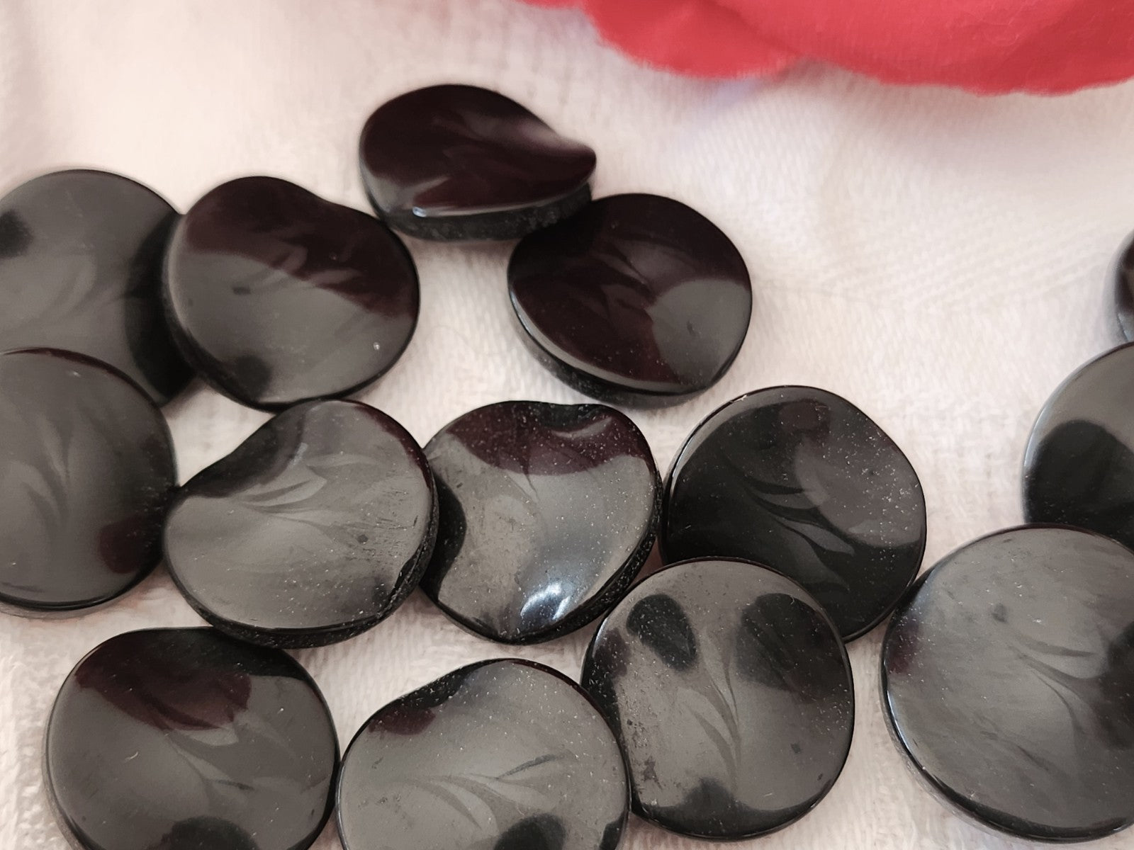 Lot 16 boutons vintage gris noir incurvé  1,5 et 1,7 cm (5 boutons) ref 3878