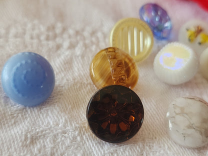 Lot 10 boutons anciens en verre multicolore  panaché 1,3/1,4  cm ref 3972