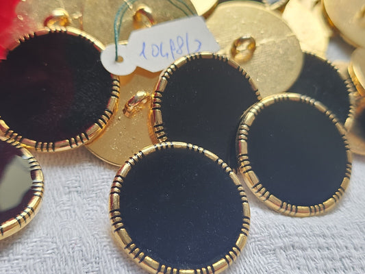 Lot 8 boutons vintage en métal doré noir lourd pied  2,4 cm ref 0091