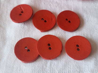 Lot  6 boutons anciens rouge effet plié blanc 2,2 cm ref 1451