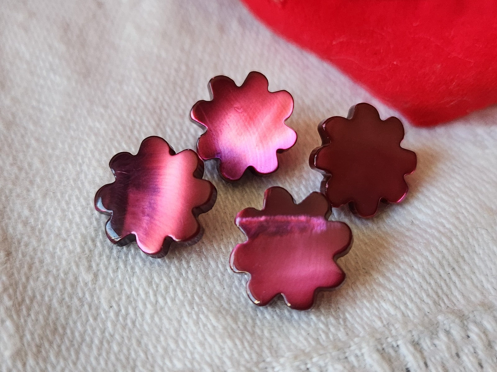 lot 4 boutons anciens en nacre rose foncé prune pied  1,1 cm D16B