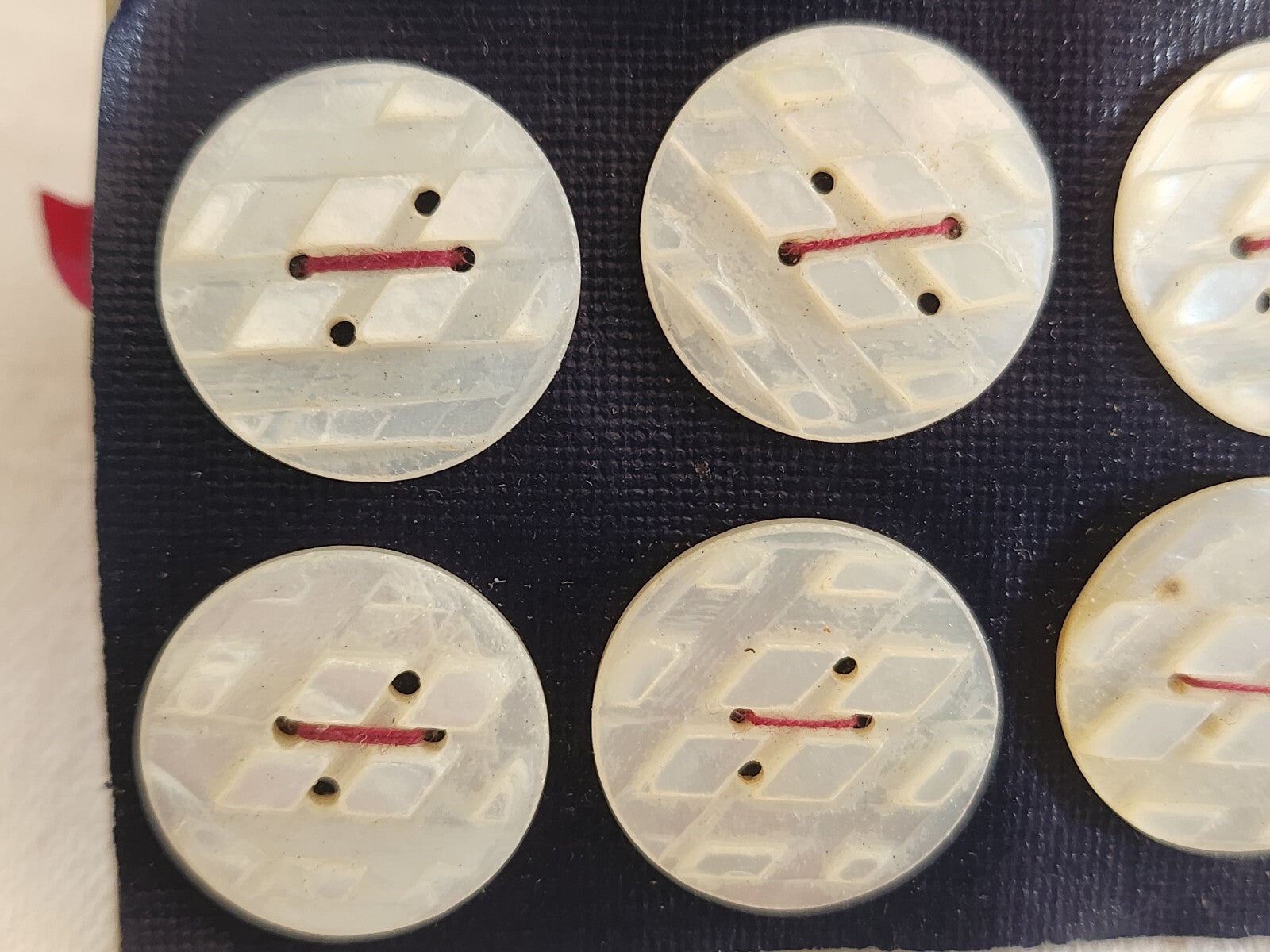 Rare petite plaque boutons anciens en nacre  1,7 cm  lot de 6 n°3C