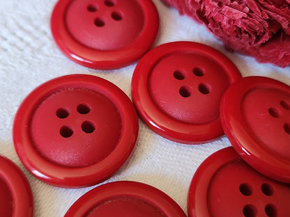 Lot 8  boutons vintage rouge à trous diamètre 2,3 cm ref 5279