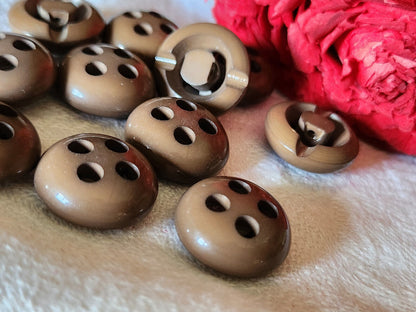 Lot 12 boutons vintage, marron imitation trou mais pied 1,7 cm ref  5360