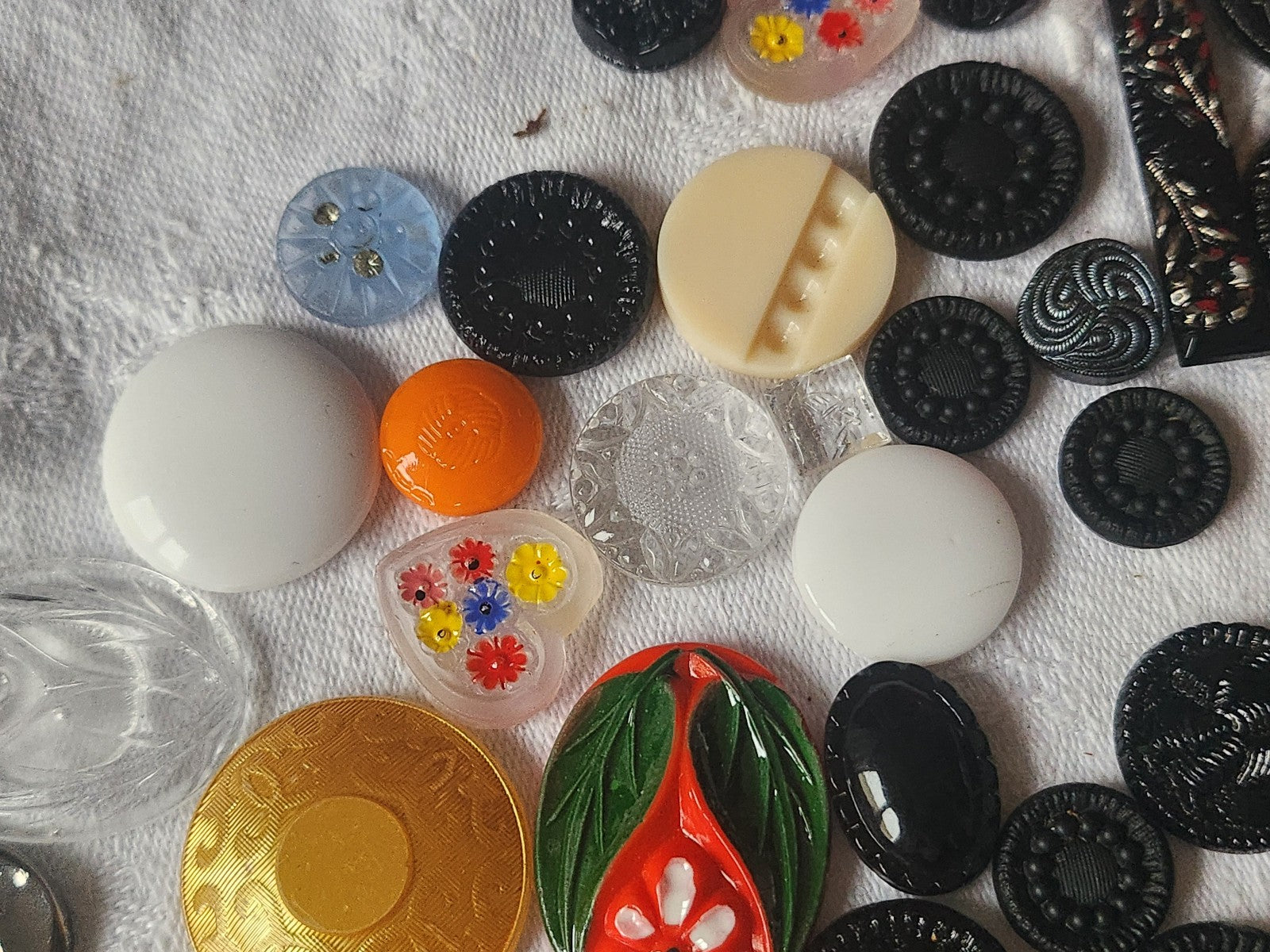 Lot 50 cabochons anciens en verre vintage panaché N°3   T2