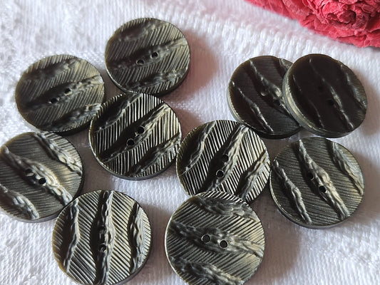 Lot 10 boutons vintage vert kaki travaillé 1,7 cm trous ref 3279