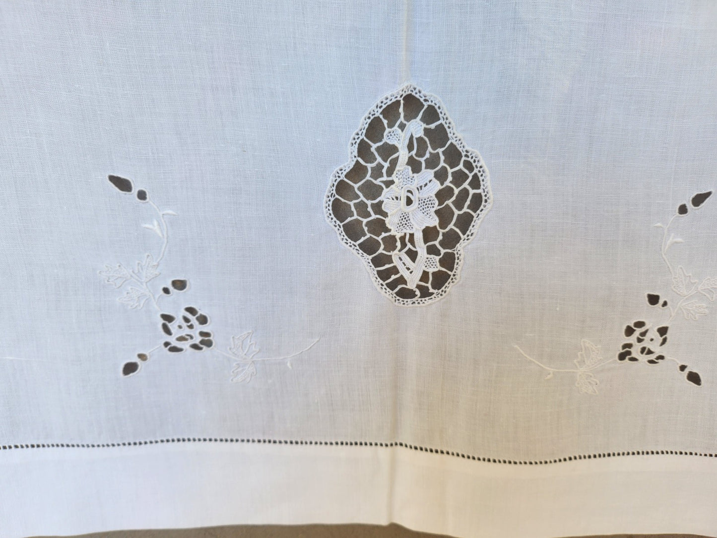 Ancien petit drap broderie incrustation ideal petit rideau enfant  B6