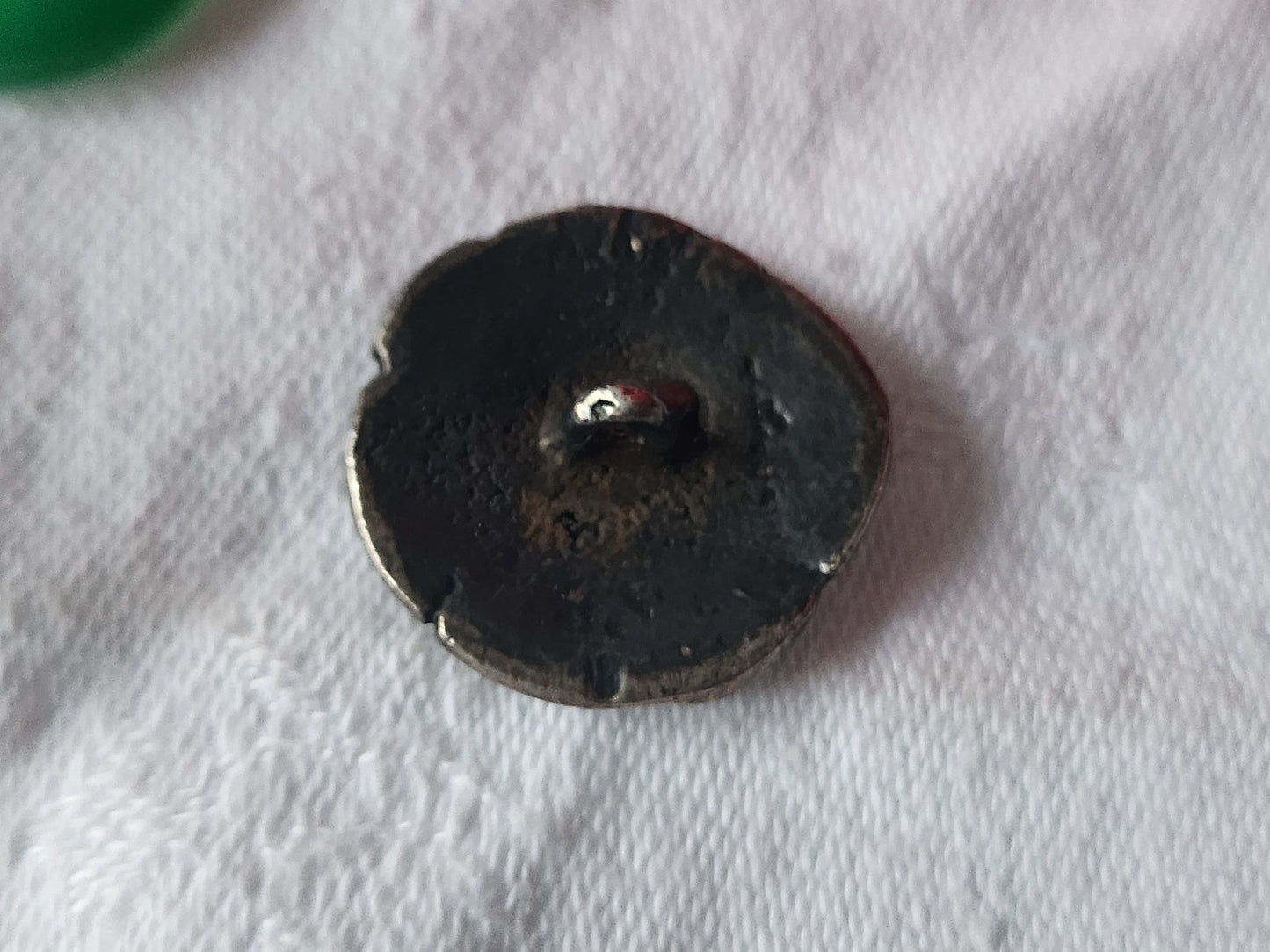 Bouton ancien en métal motif à definir 2,3 cm D5K