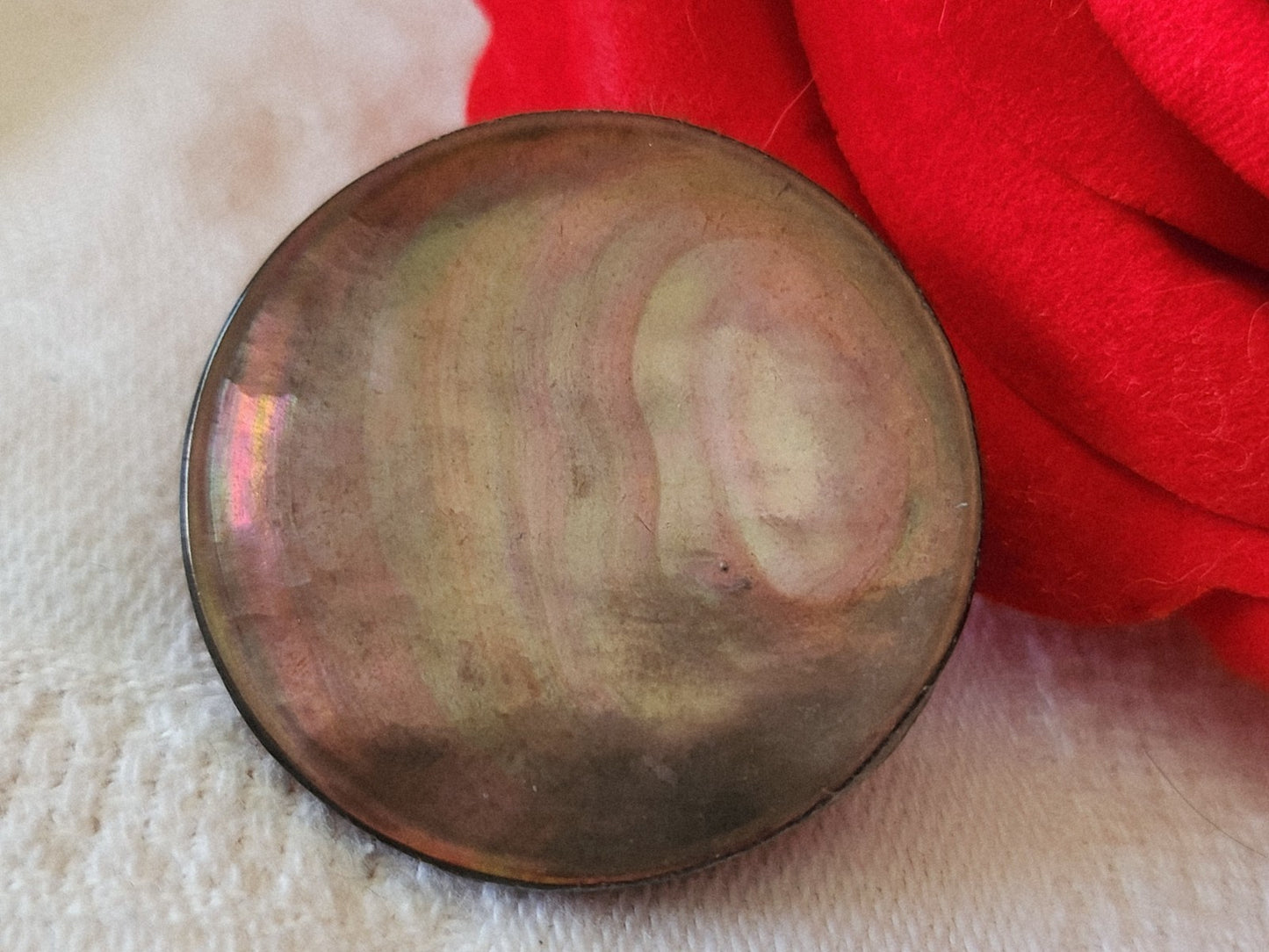 Gros bouton ancien en nacre épais marron grise  à pied 3 cm G2H