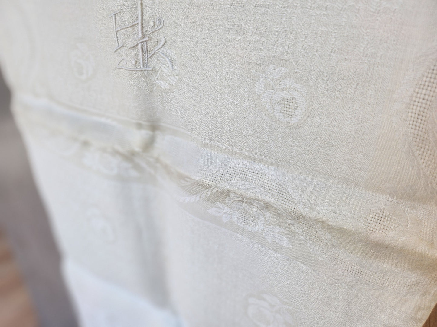 Ancienne nappe double monogramme H JK? sans doute jamais utilisé B6