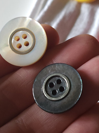 Duo boutons anciens en nacre vintage blanc et gris trous épais 2,3 cm G8K