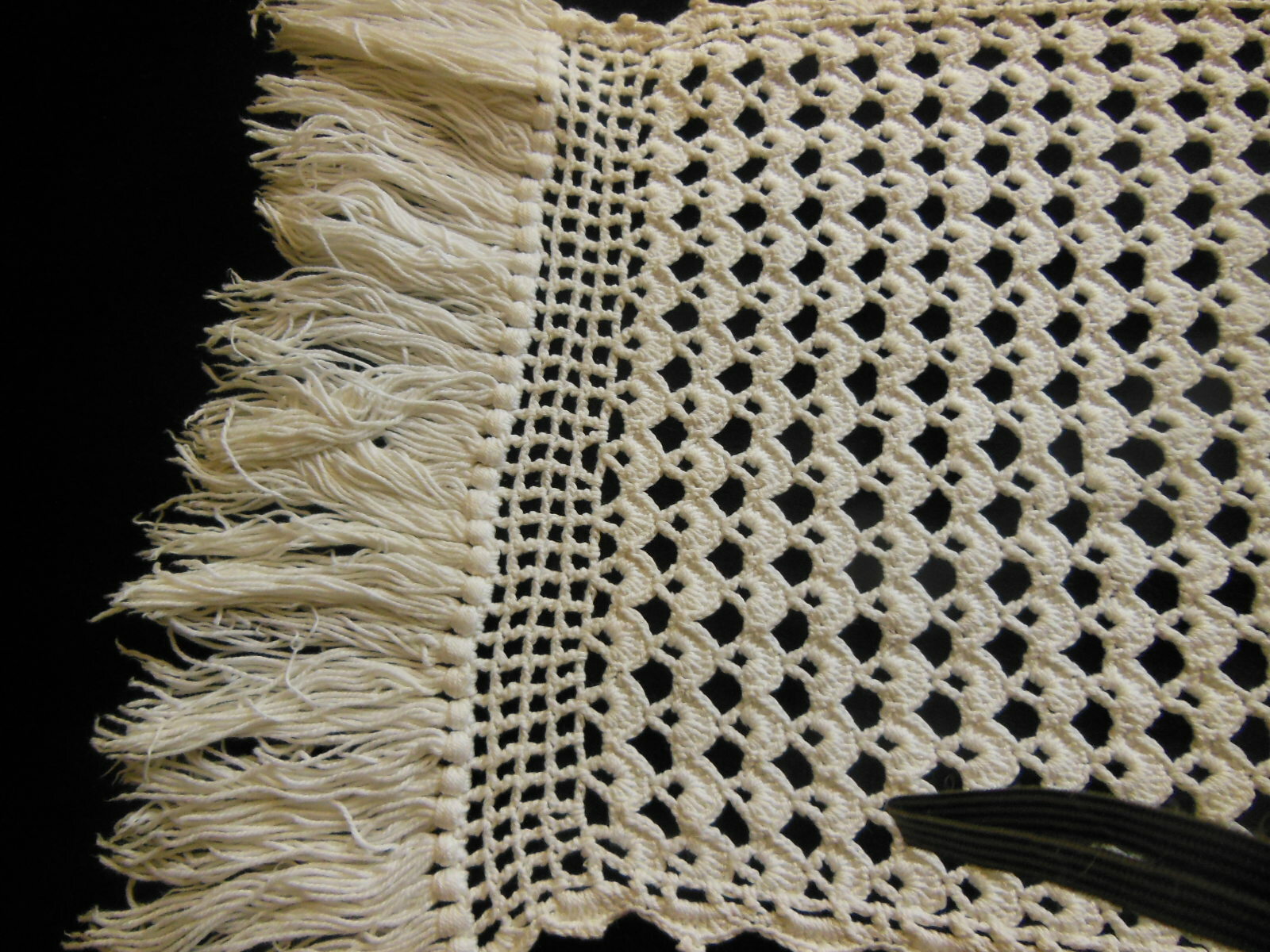 Napperon vintage crochet épais à franges à nettoyer 32 sur 74 cm B6-83