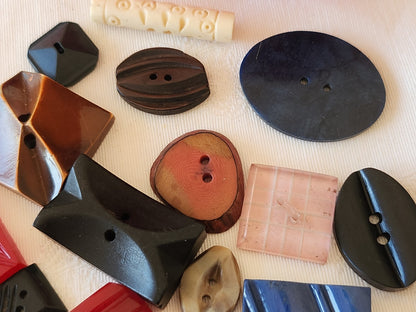 Lot 30 boutons anciens forme originale  collection 1,5 à 7,3 cm ref 6658