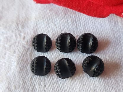 Lot 6 minuscules boutons anciens en verre noir 0,7 cm pied ref 2824