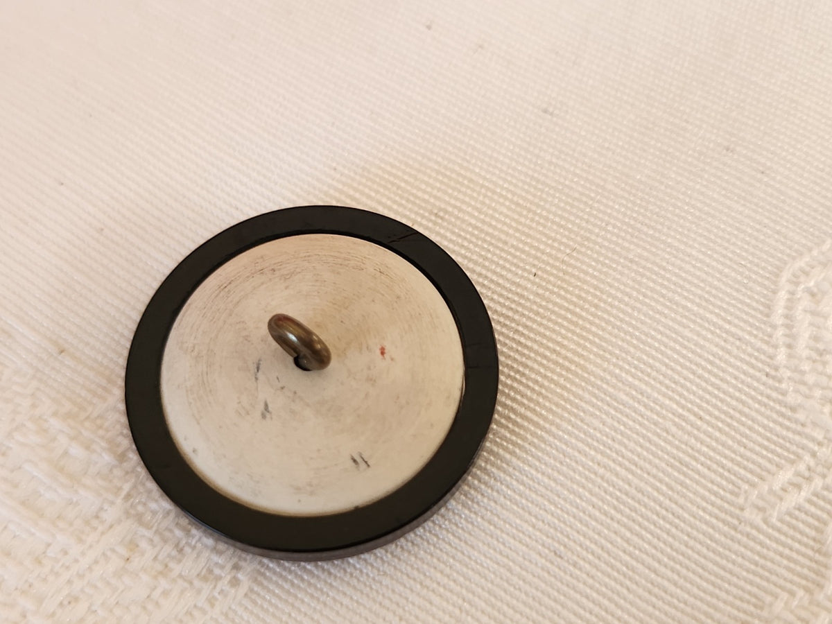 Bouton ancien collection  noir creme sculpté pied metal 2,3 cm D13H