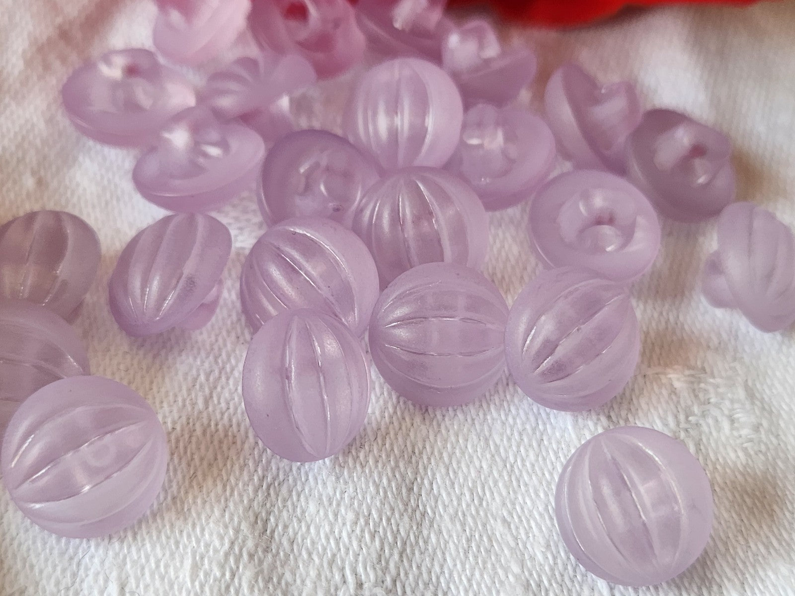 Lot 23 boutons vintage violet lilas bord mat bombé pied 1,1 cm ref 1280
