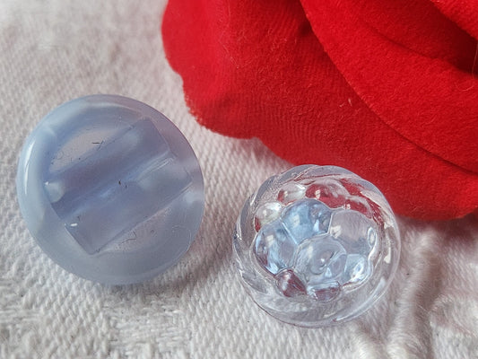 Duo boutons anciens en verre bleu travaillé vintage 1,5 ET 1,7  cm D9J