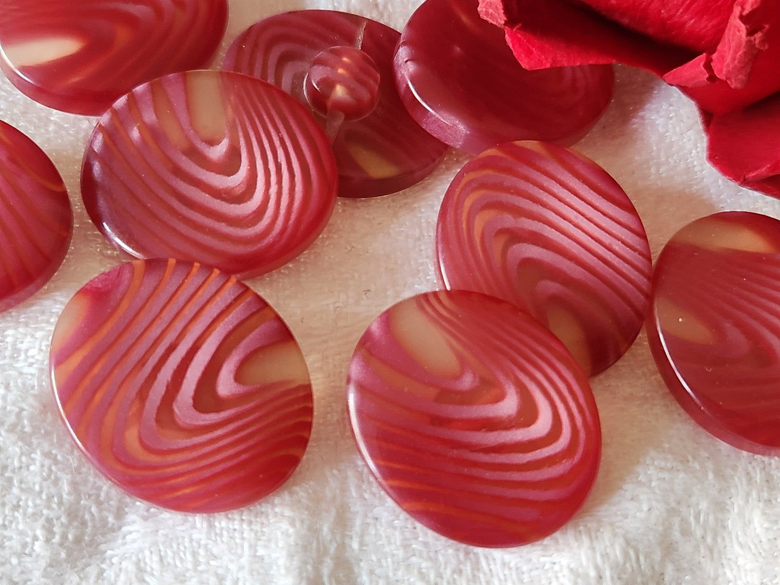Lot 8 boutons vintage rose veiné ovale pied 1,9 sur 2,2 cm ref 2971