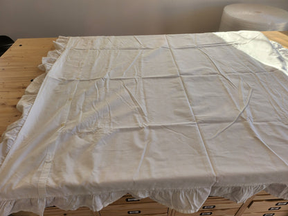 Ancienne housse d'édredon broderie froufrou petit jour B6