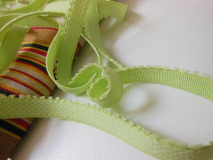 Elastique vintage vert tendre galon 5 mètres sur 1 cm  A3