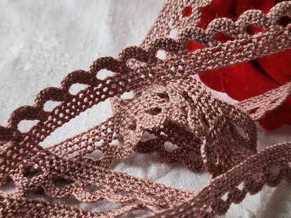 Dentelle vintage vieux rose coton 3 métres sur 1,2 cm A3
