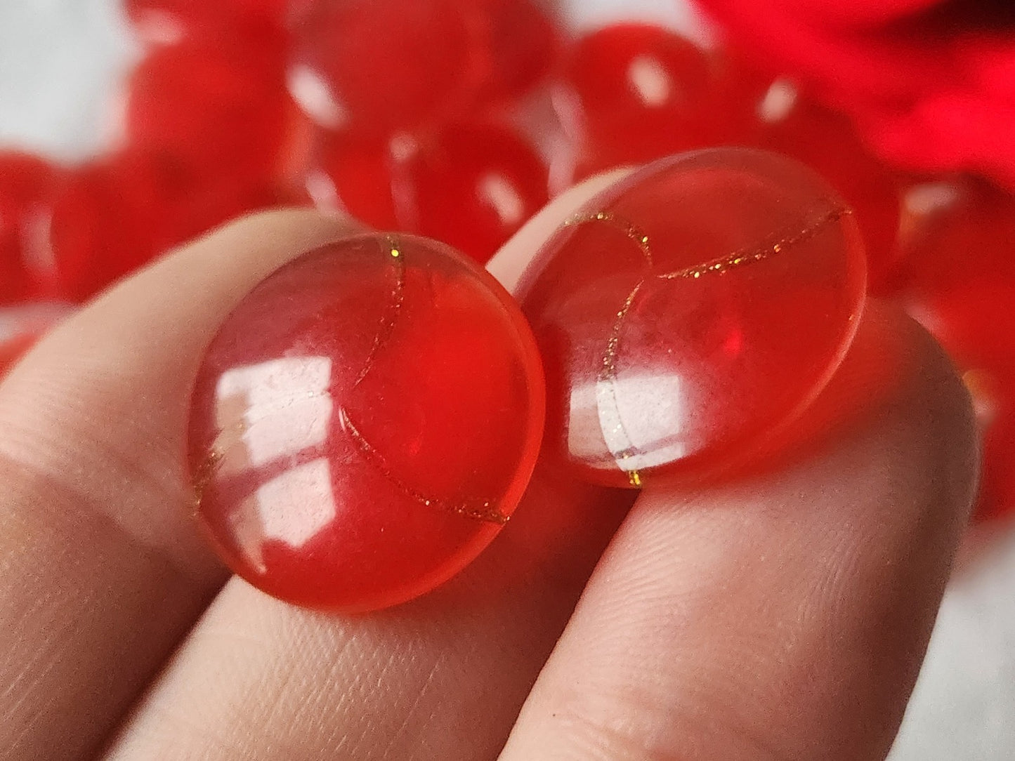 Lot 6 boutons vintage rouge doré à pied  2,1 cm ref 1368