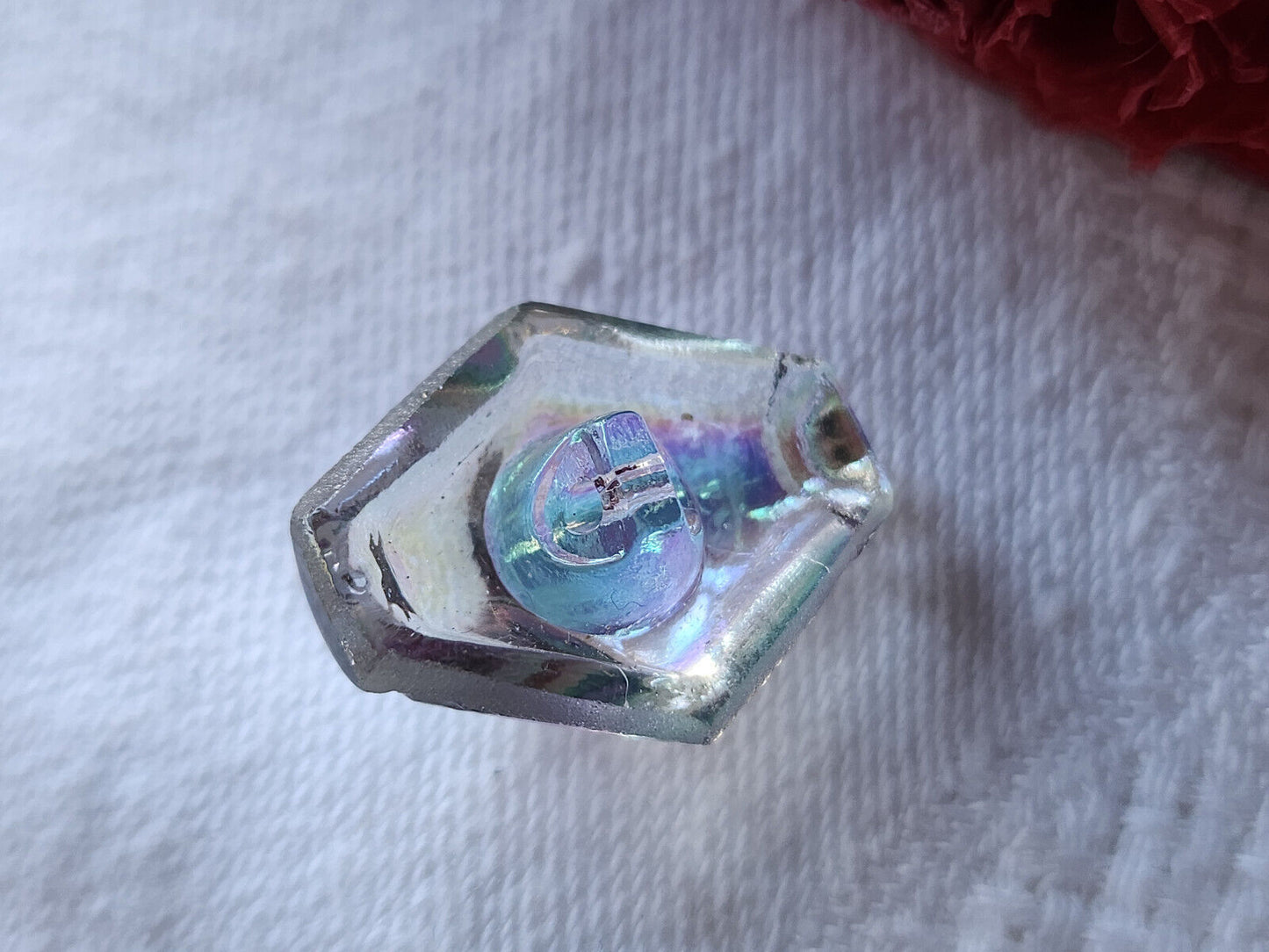 Bouton ancien en verre berlingot mordoré rose 1,8 sur 2,2 cm D12B