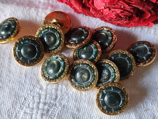 Lot 7 boutons vintage en métal coeur vert gris doré  pied 1,3 cm ref 3129
