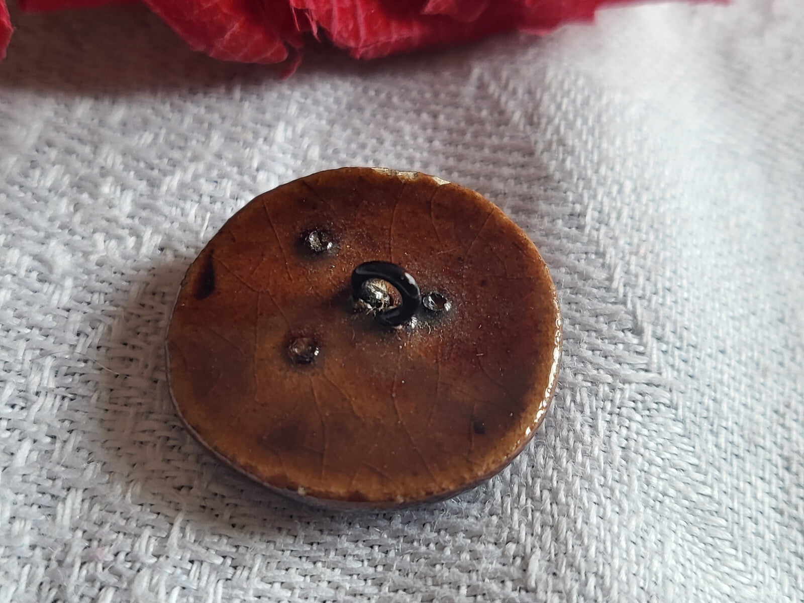 Bouton ancien en céramique marron pied métal 1,9 cm cm D15B