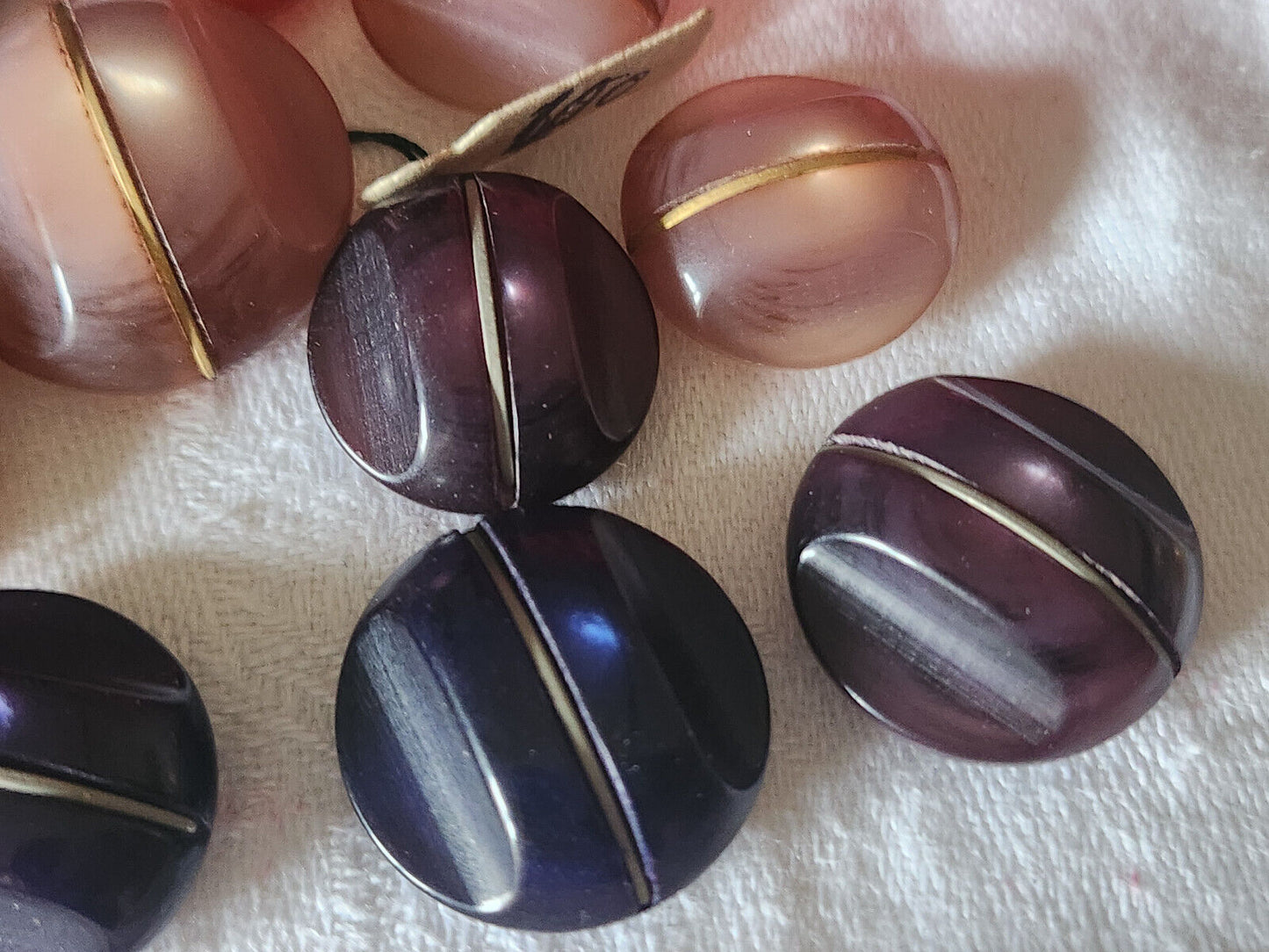 Lot 14 boutons vintage meme modele panaché 1,9 à 2,4 cm ref 3273