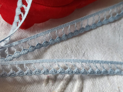 Dentelle galon vintage  bleu ciel  coton 5 métres sur 0,8 cm A2