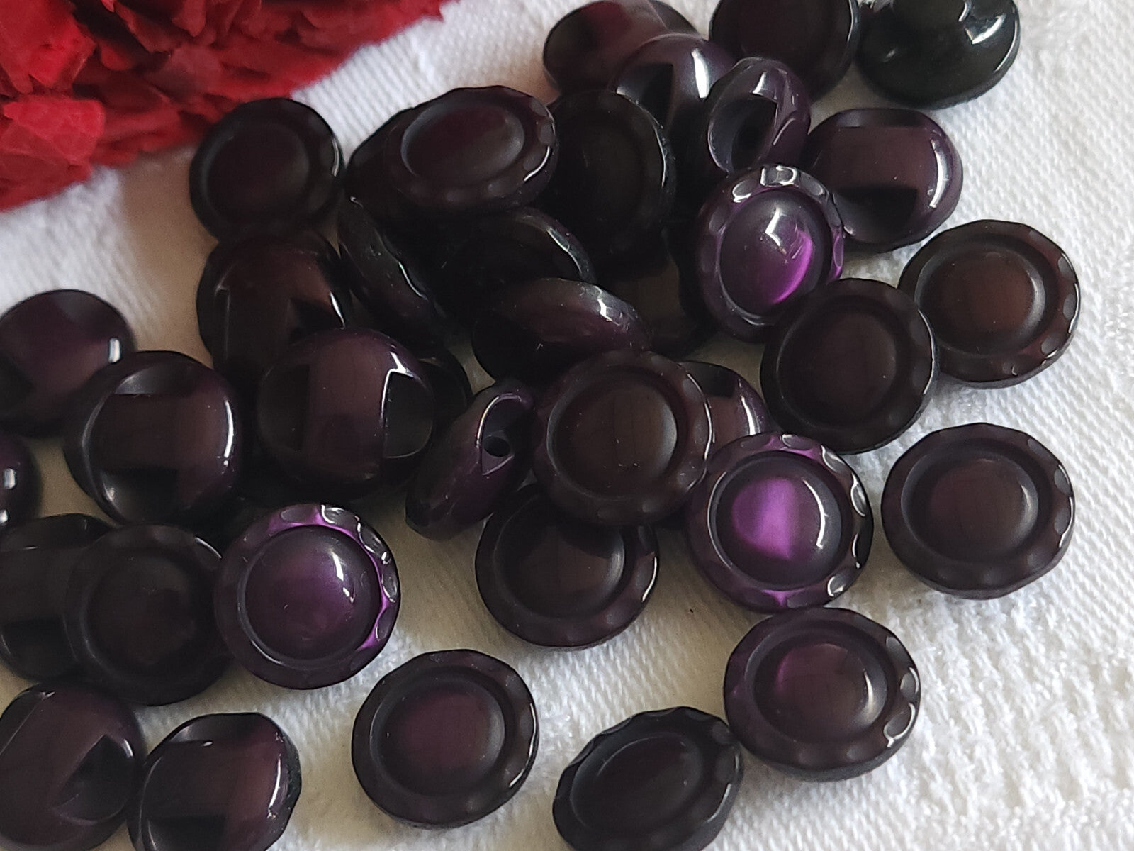 Lot 15  boutons vintage violet lumineux travaillé pied 1,2 cm ref 5227