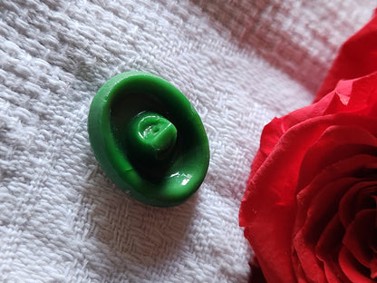 Bouton ancien en verre ovale vert argenté 1,9 cm sur 1,5 cm G18C